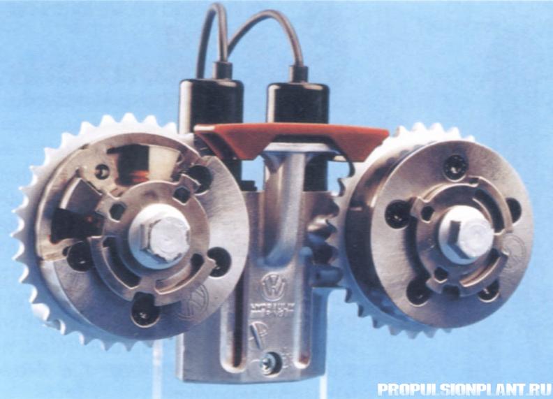 Двигатель VW c шахматным расположением цилиндров_шестерни распредвалов_(MTZ 2001_4).jpg