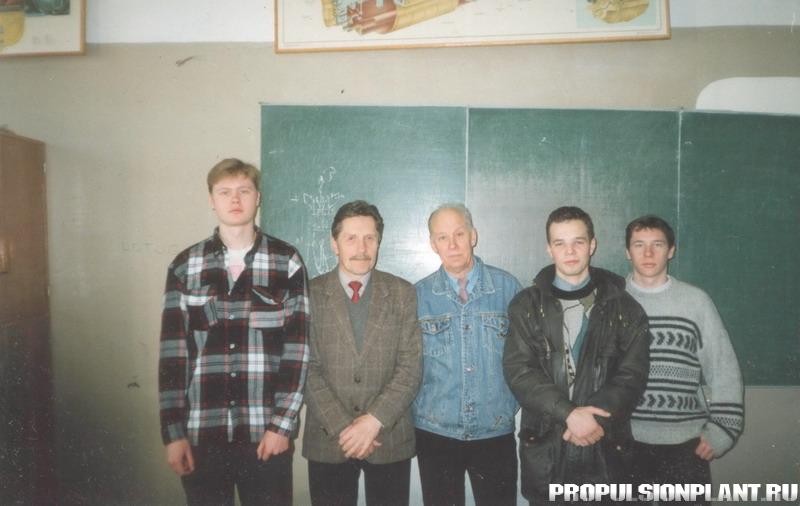 1998---_ЗотовПлотников и студенты.jpg