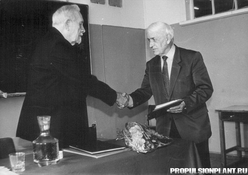 1990-е Чествование Истомина на совете ФКЭ_Истомин и Иванченко.jpg