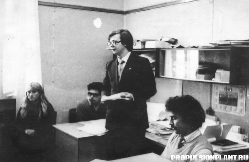 1981 Столяров ведет комсомольский актив.jpg
