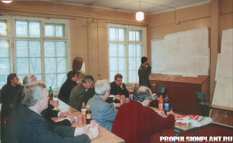 2003 февраль Защита дипломов на Звезде_Степанов задумался.jpg